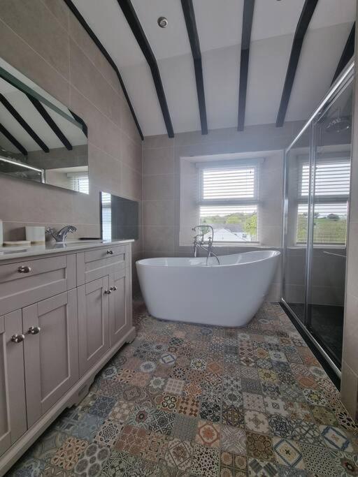 Luxurious Cottage With Hot Tub, Lake District Duddon Eksteriør bilde