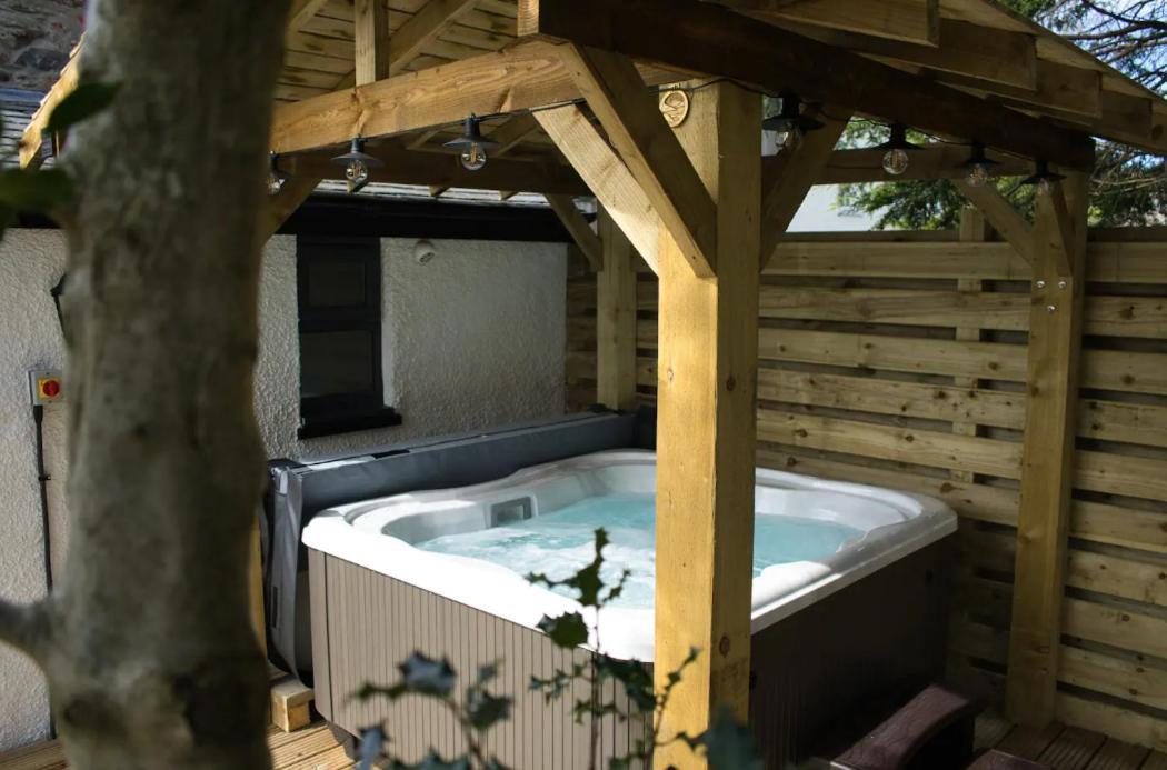 Luxurious Cottage With Hot Tub, Lake District Duddon Eksteriør bilde